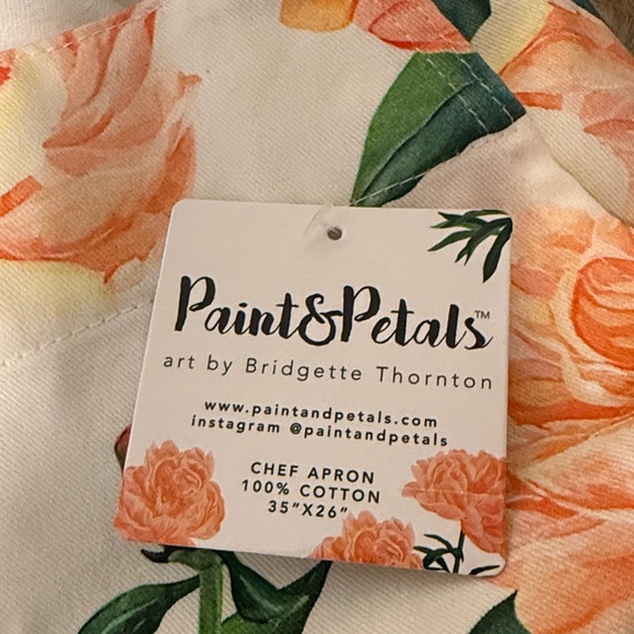 Floral apron with Green Straps - Picture 3 of 4